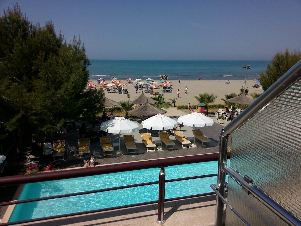 Hotel Oaz Durres Exterior photo